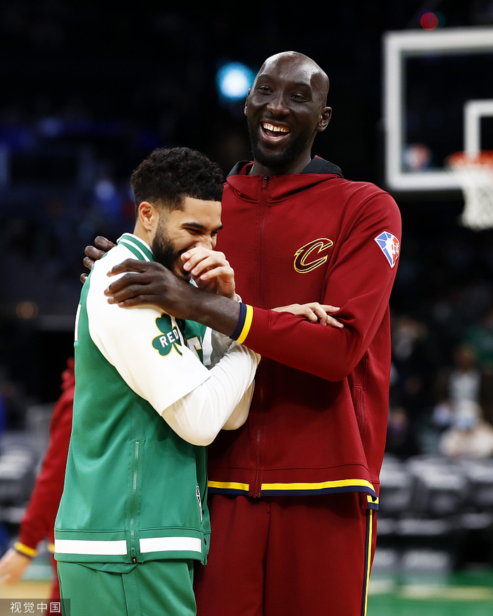 新疆广汇训练开放日，加时末段造点机会引欢呼，NBA常规赛在即，心理建设被强调的简单介绍